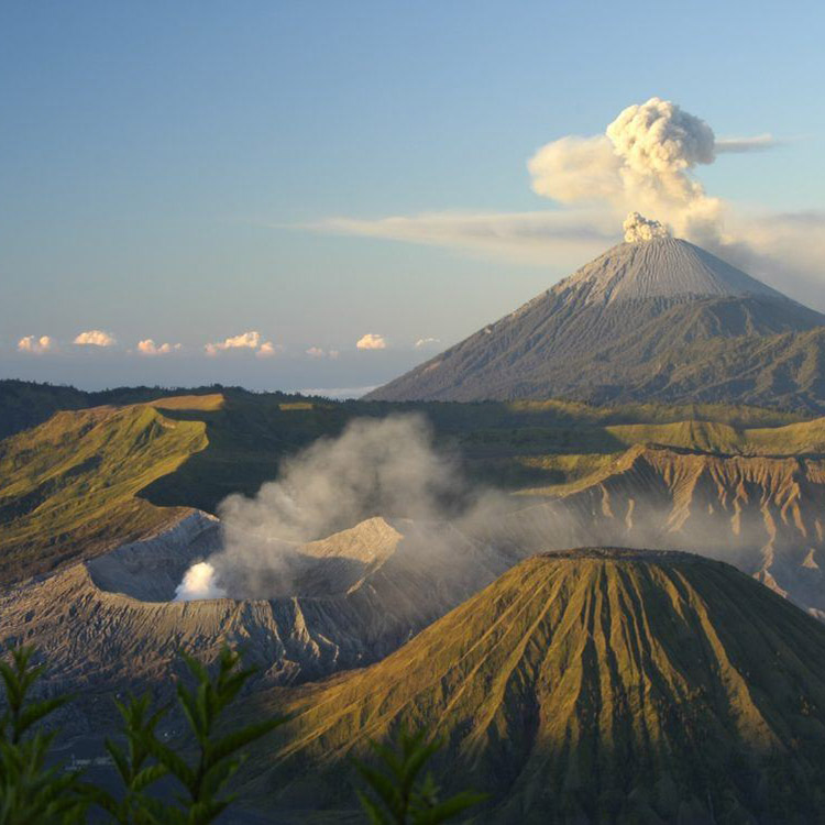 Вараны острова Комодо, вулканы Явы и сказочный Бали